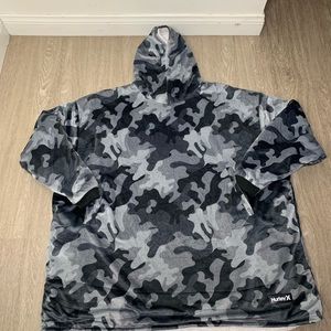Hurley Fleece Poncho/Wearable Blanket Gray Camo